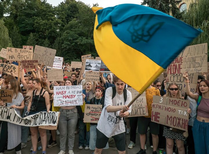 Новини світу - "Останнє китайське" від ЄС. Рада ризикує допомогою