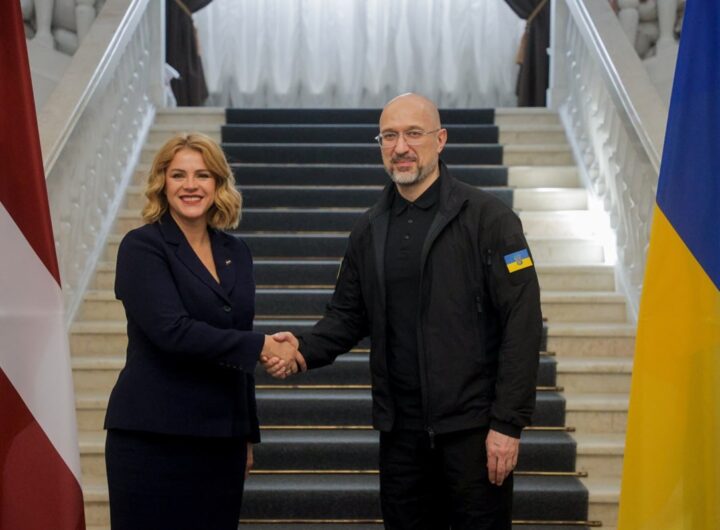 Новини України - Перша партія БТР уже прибула в Україну - прем’єр Латвії