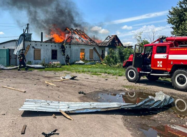 Новини України - РФ скинула КАБи на прифронтове селище Харківської області
