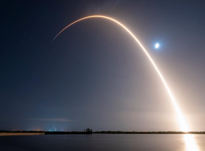 Технології - SpaceX вивела на орбіту супутники конкурента Starlink