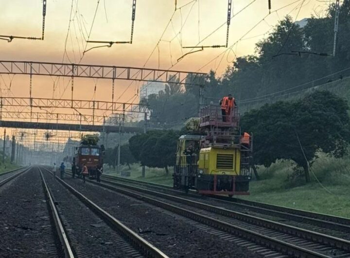 Новини Києва - У Києві через нічну атаку пошкоджено залізницю: потяги затримуються