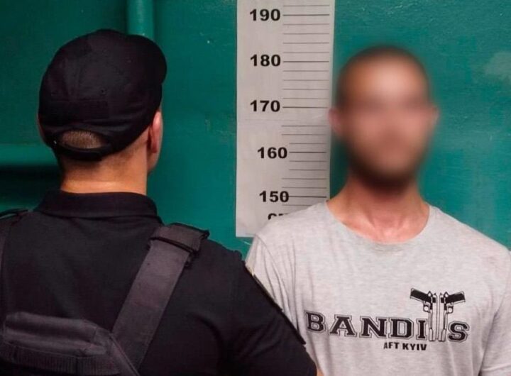Новини Києва - У Києві чоловік п’яним на спір катався між вагонами метро