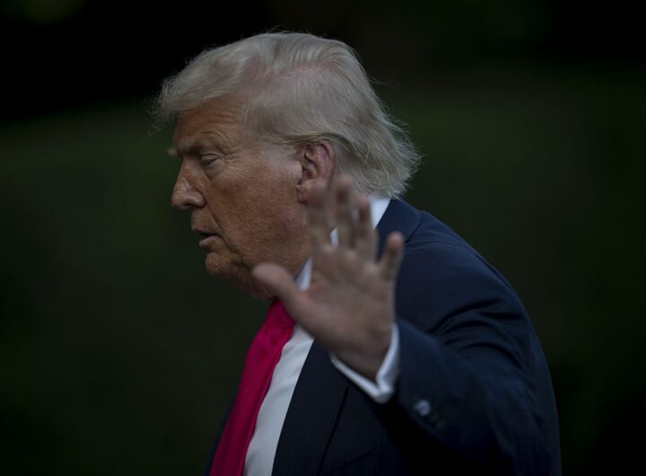 Новини світу - У Трампа рекордно впав рейтинг - опитування