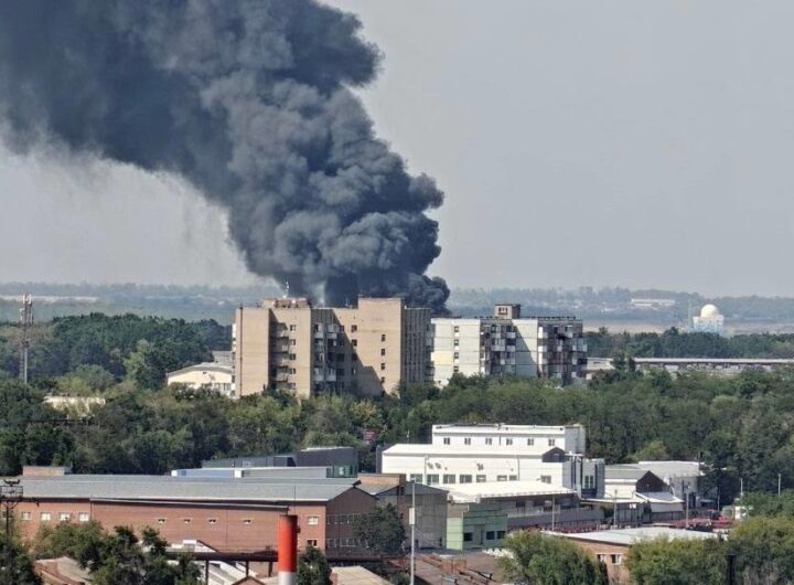 Новини світу - В Ростові на складі спалахнула величезна пожежа