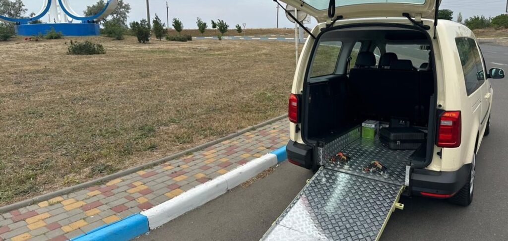 Новини України - Ветеран 28-ї ОМБр отримав від благодійників інклюзивне авто