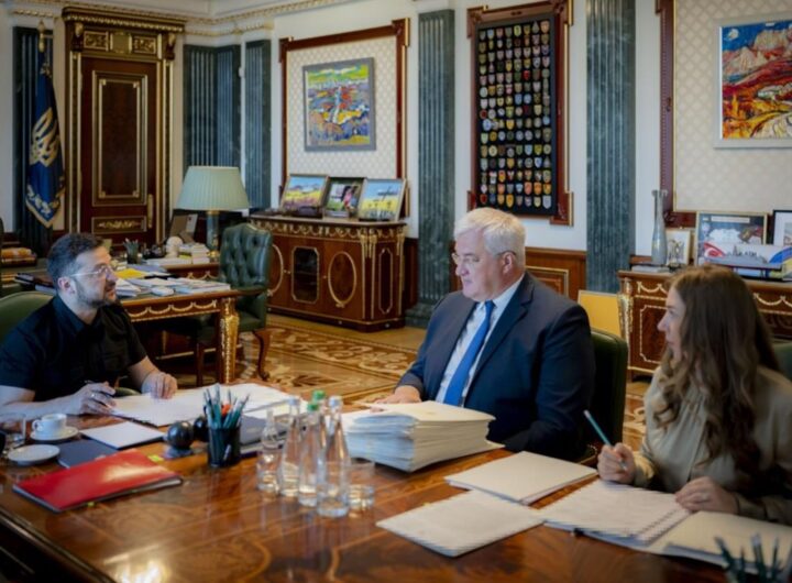 Новини України - Зеленський призначив 16 нових послів України