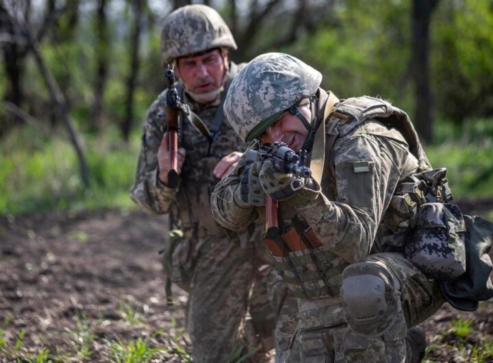Новини України - Зеленський схвалив військові контракти 60+