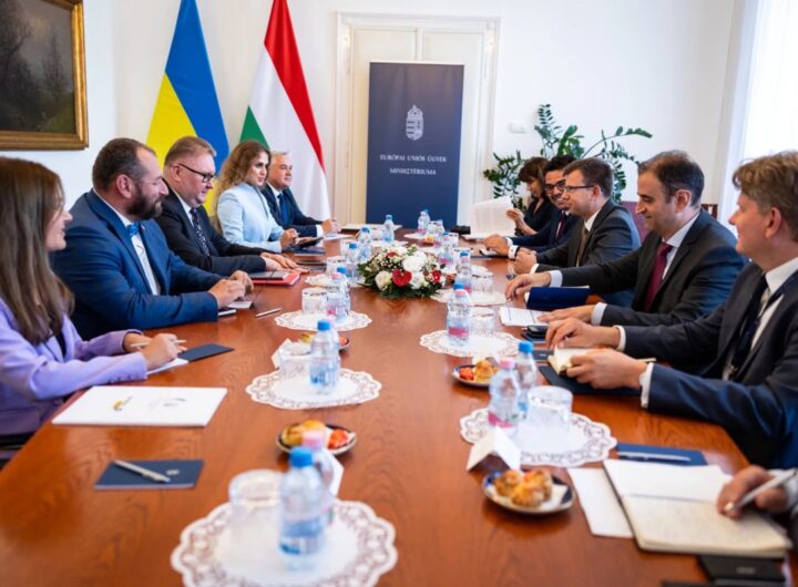 Новини світу - Київ і Будапешт обговорили розблокування вступу до ЄС