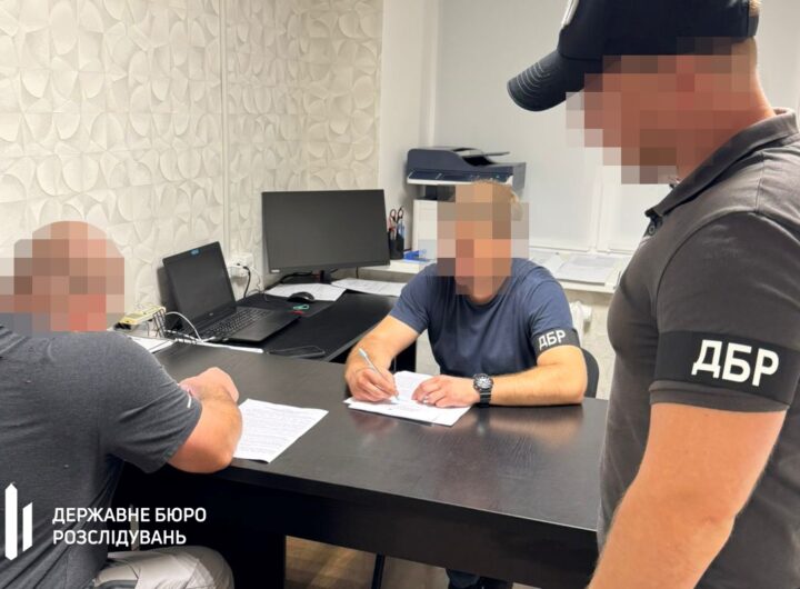 Новини України - На Донеччині посадовець "нарахував" підлеглим 2 млн грн "бойових"