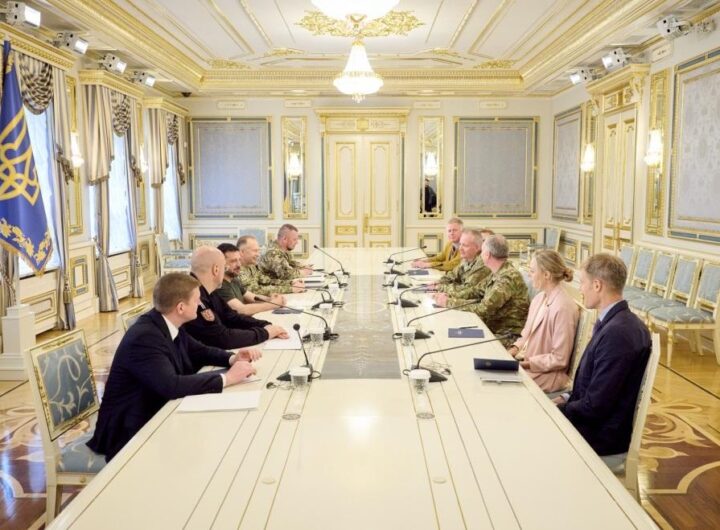 Новини України - Президент зустрівся з командуванням армії Британії