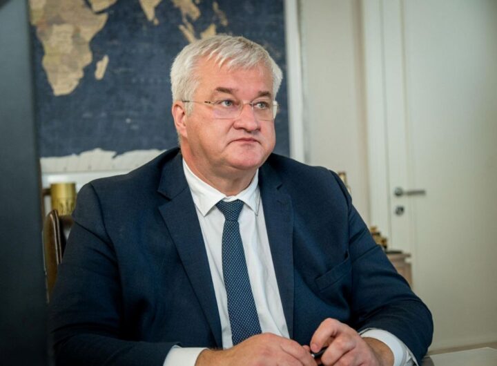 Новини світу - Сибіга порадив Угорщині скаржитися щодо нафти "своїм друзям у Москві"