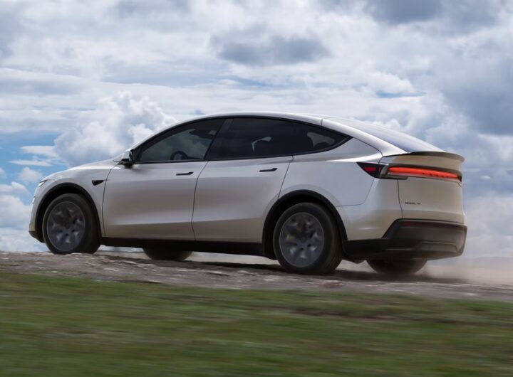 Авто новини - Tesla представила шестимісну версію Model Y у Китаї