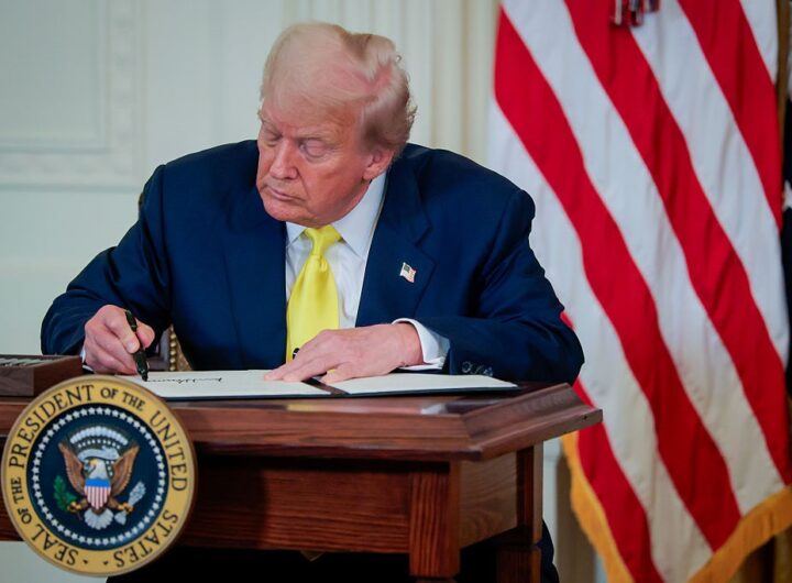 Новини світу - Трамп продовжив надзвичайний стан для протидії технологічному розвитку КНР