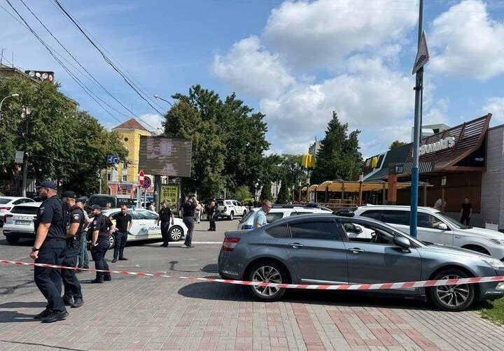 Новини України - У Черкасах чоловік відкрив стрілянину в McDonald's