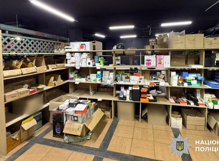 Новини України - У Дніпрі викрили схему продажу фейкових гаджетів відомого бренду