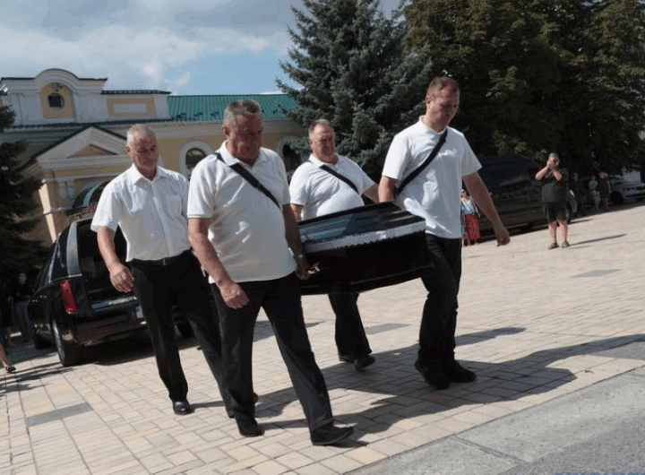 Новини України - У Києві попрощалися із закатованою у полоні РФ українською журналісткою