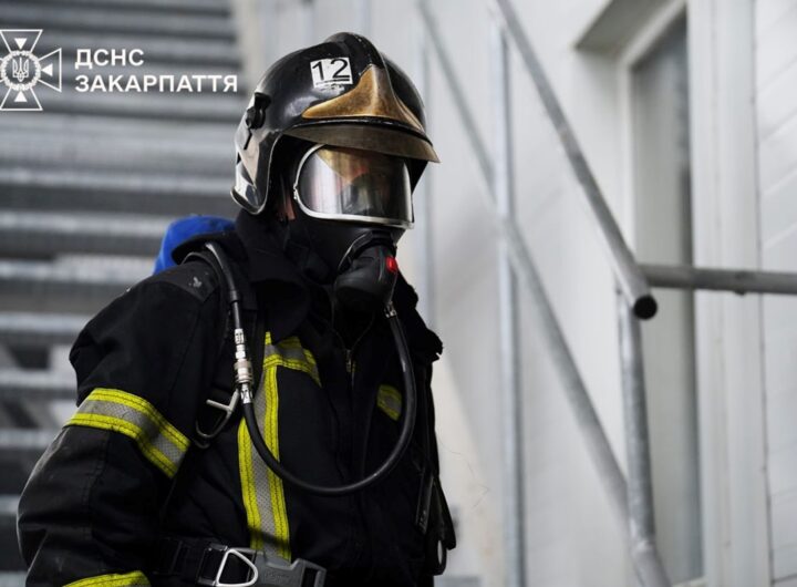 Новини України - У Мукачево на третю добу загасили пожежу після удару РФ