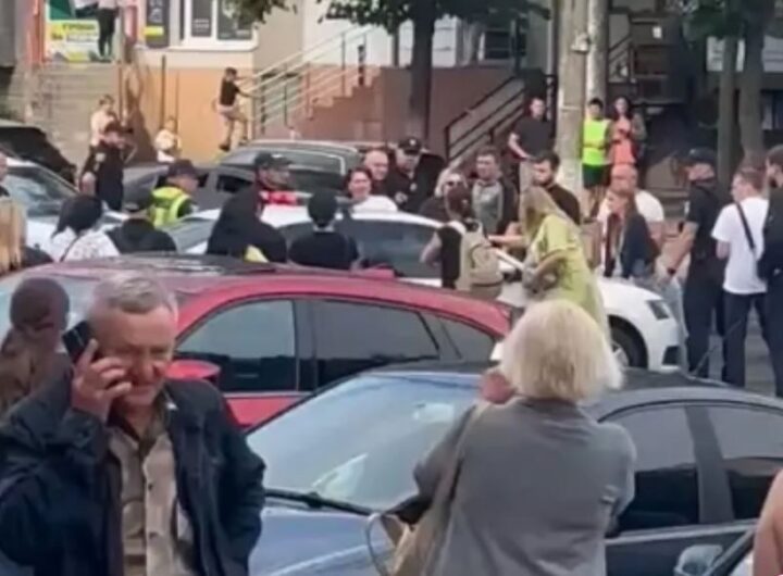 Новини України - У Вінниці мітингувальники "відбили" ухилянта у ТЦК