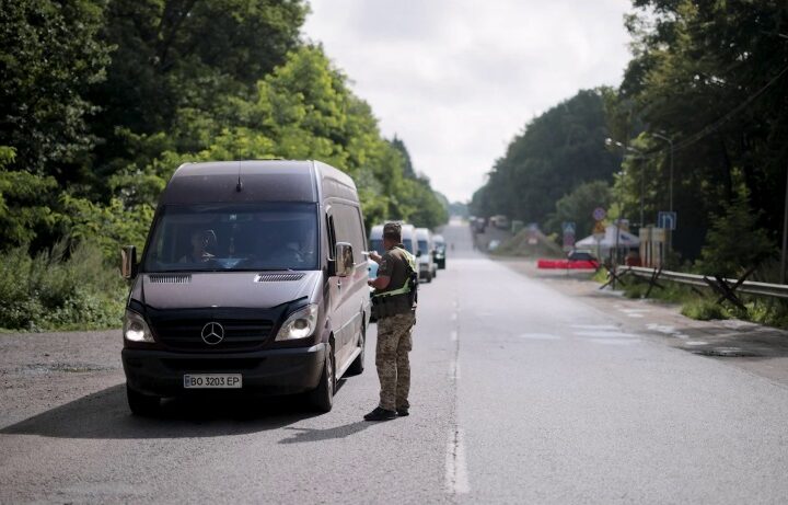 Новини України - Виїзд закордон до 22 років: які документи потрібні