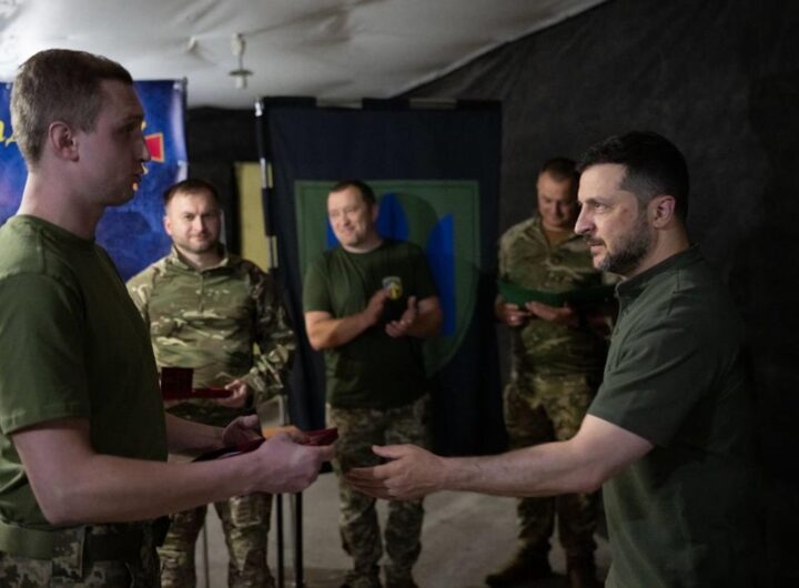 Новини України - Зеленський відвідав оборонців Вовчанська