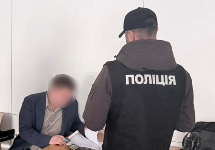 Новини Києва - Чиновник КМДА підроблював документи про відрядження, аби виїхати за кордон