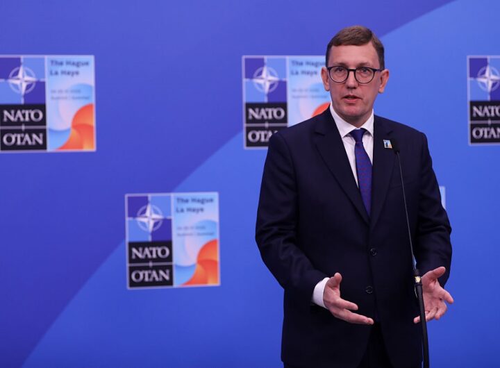 Новини світу - Естонія запросила консультації з НАТО після зальоту російських МіГ-31
