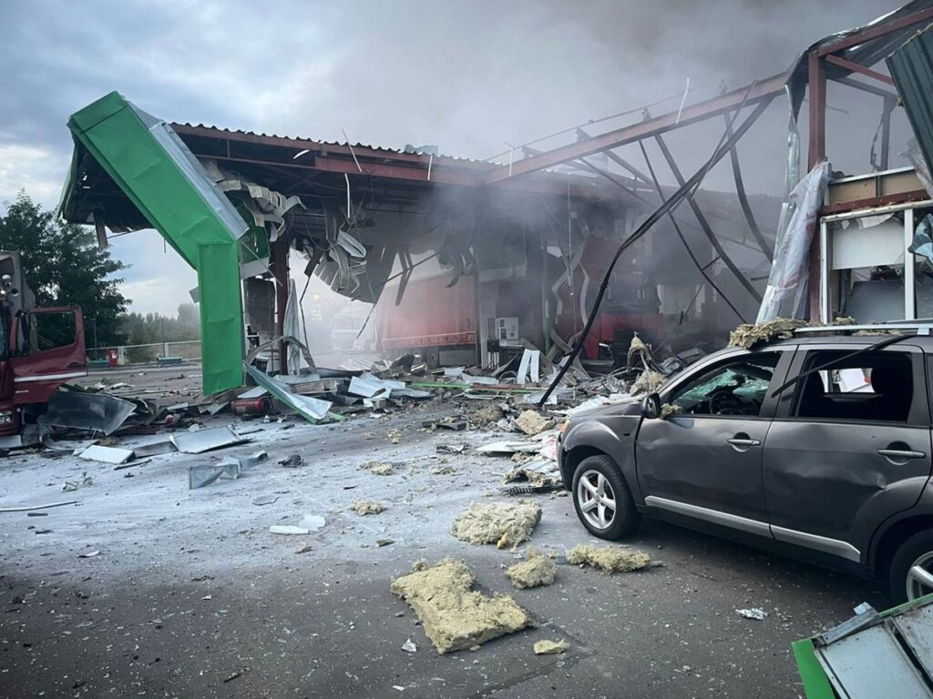 Новини України - На Полтавщині росіяни вдарили дроном по АЗС, виникла пожежа