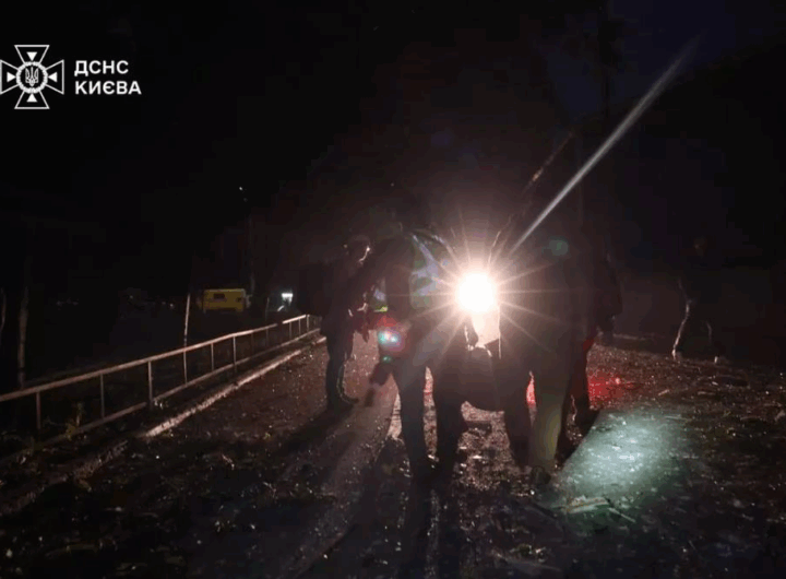 Новини Києва - Обстріл Києва: патрульні показали перші хвилини після удару