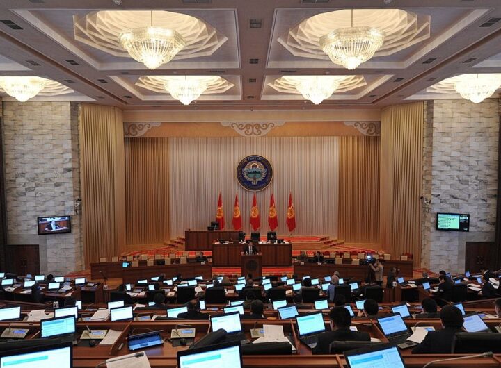 Новини світу - Парламент Киргизстану вперше в історії підтримав саморозпуск