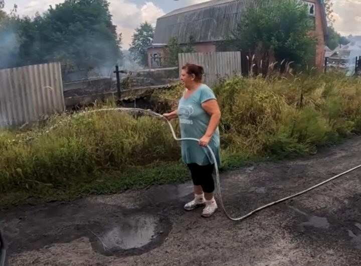Новини України - Поліціянти показали евакуацію з палаючої Ярової