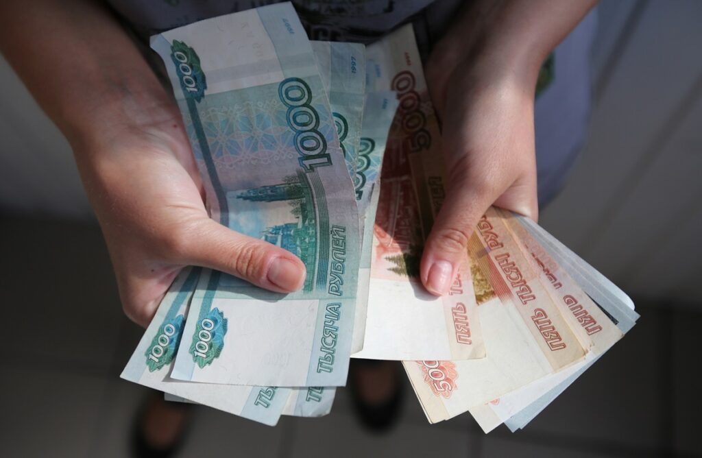 Новини бізнесу - Рубль обвалився до мінімуму з квітня на тлі погроз Трампа