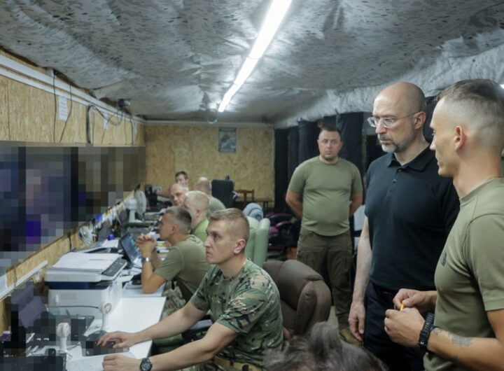 Новини України - Шмигаль відвідав військових на фронті