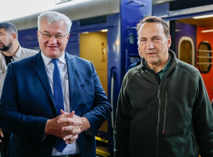 Новини України - Сікорський прибув у Київ і дав відповідь Трампу