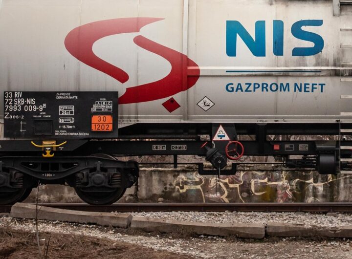 Новини світу - США накладуть санкції на нафтову компанію NIS - президент Сербії