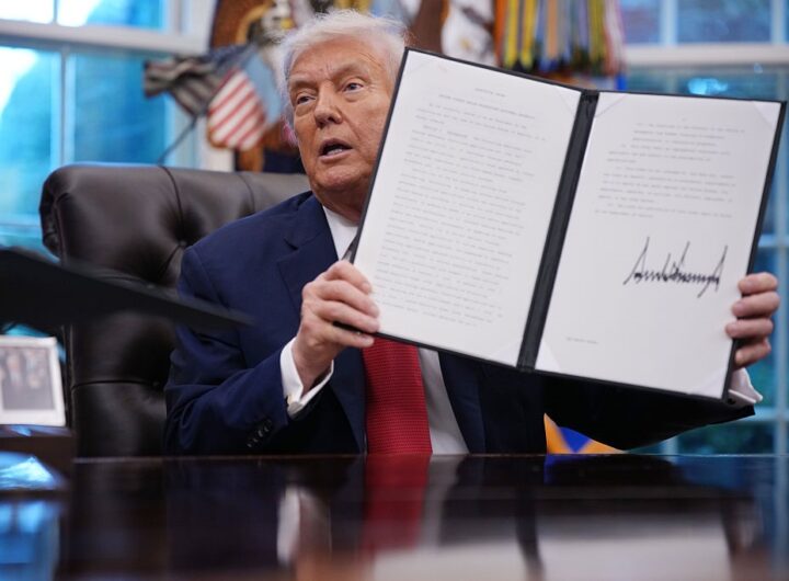 Новини бізнесу - Трамп оголосив нові мита на імпорт ліків, вантажівок і меблів