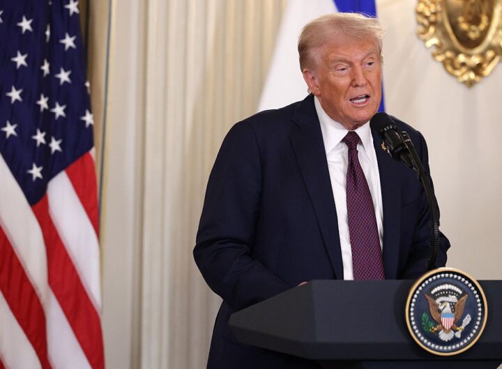 Новини бізнесу - Трамп запровадив нові мита на деревину та меблі