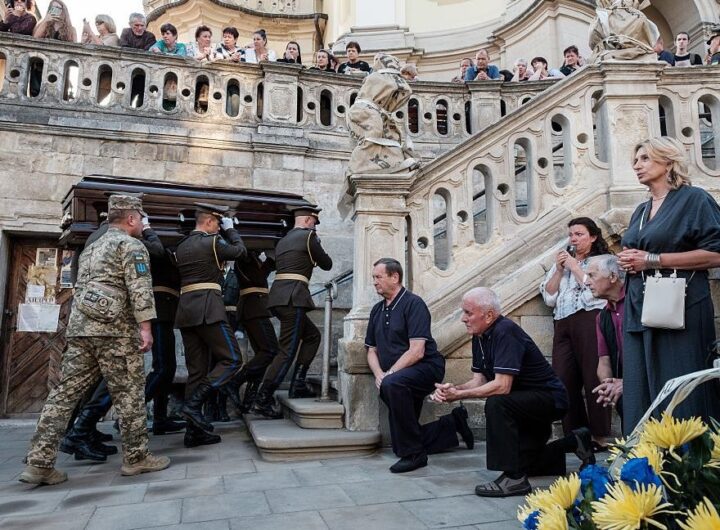 Новини України - У Львові проходить церемонія прощання з Парубієм