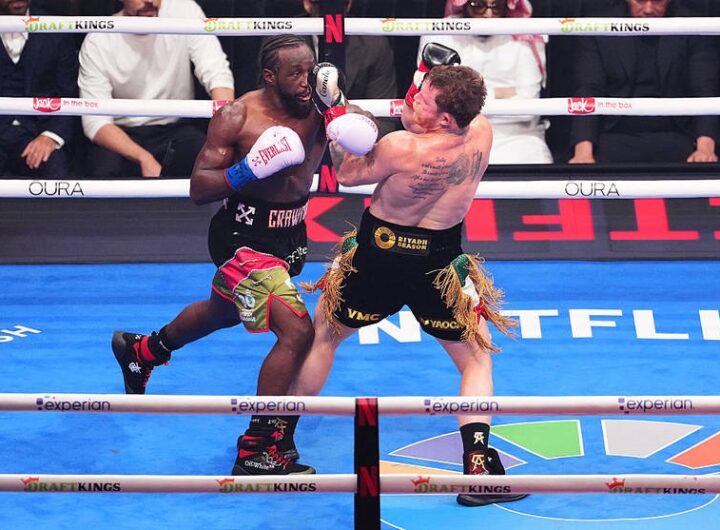 Новини спорту - Відомі суддівські записки бою Альварес-Кроуфорд