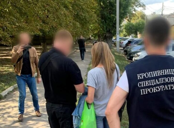 Новини України - Затримано секретаря ВЛК, що взялася за $2000 "вирішити" питання мобілізації