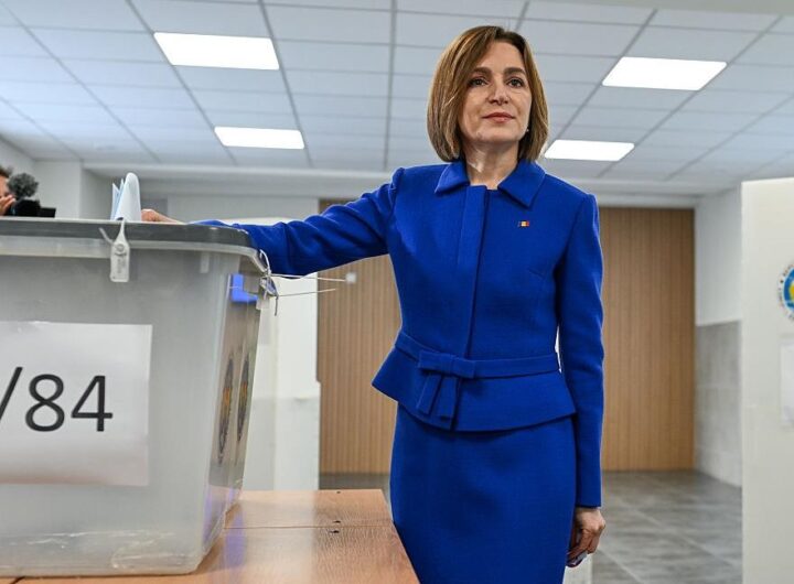 Новини України - Зеленський привітав Санду з перемогою на виборах у парламент