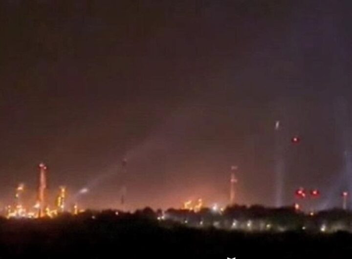 Новини України - ЗСУ завдали удару по Саратовському НПЗ