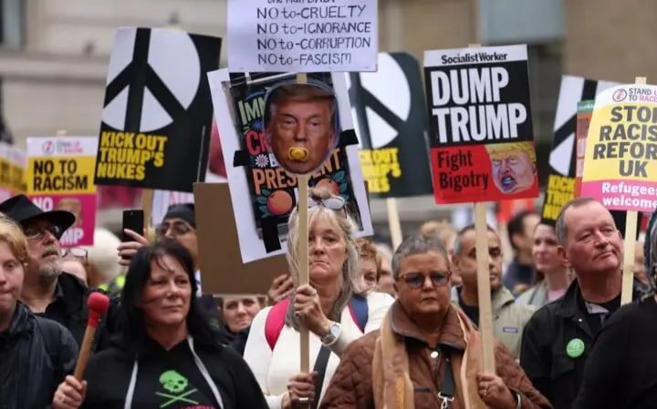 Новини світу - Зупиніть Трампа: у Лондоні мітингують тисячі осіб