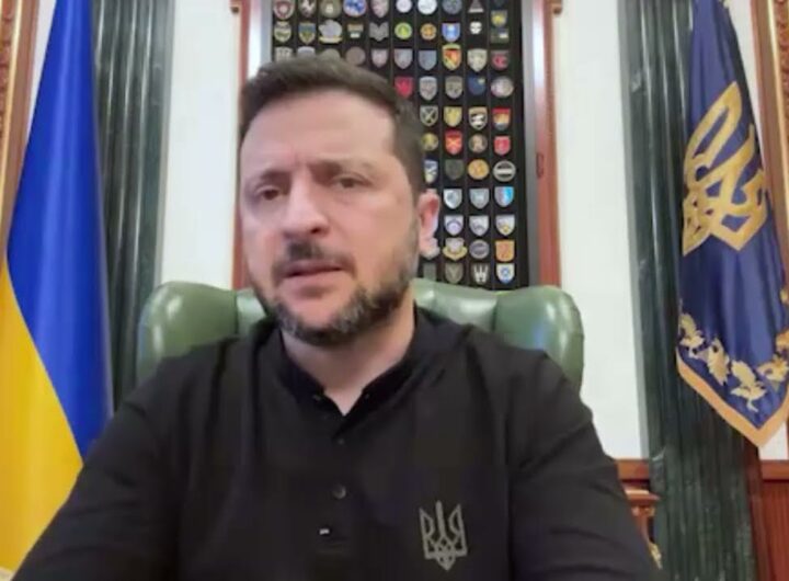 Президент України Володимир Зеленський у вечірньому зверненні подякував українським рятувальникам