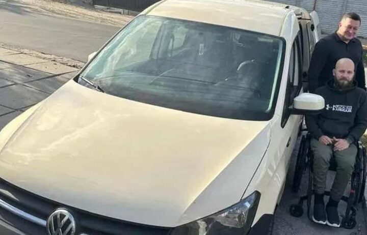Новини України - Благодійники передали авто ветерану з інвалідністю