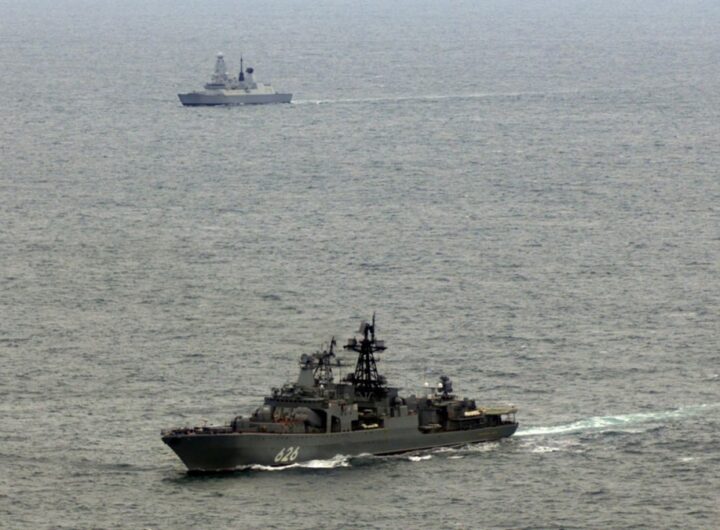 Новини світу - Британія перехопила російський військовий корабель у своїх водах