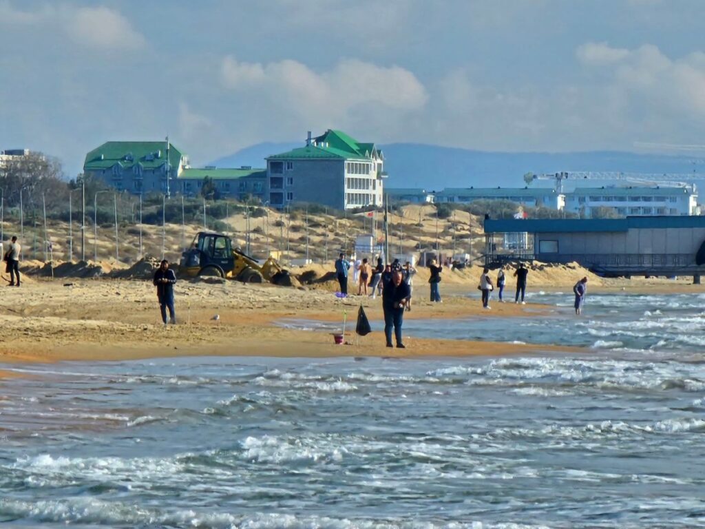 Новини світу - До узбережжя РФ в Чорному морі суне пляма з 900 тоннами мазуту