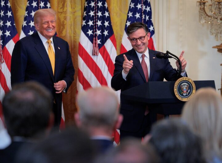 Новини світу - Джонсон: Трамп тролить демократів, говорячи про свій третій термін