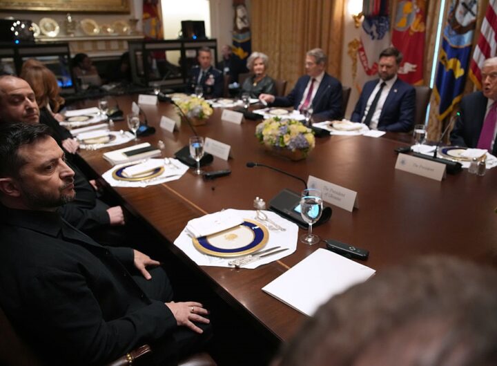 Новини світу - FT: Трамп закликав Зеленського прийняти умови РФ