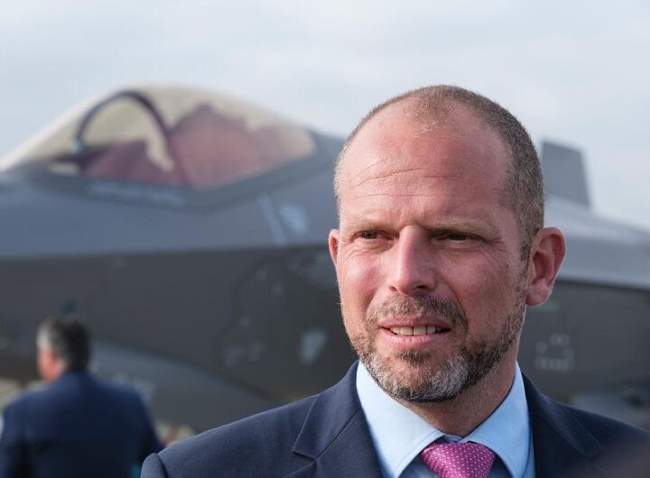 Новини світу - Глава Міноборони Бельгії пригрозив "зрівняти Москву з землею"