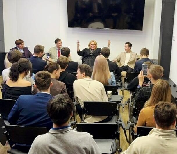 Новини світу - Глава проросійської партії Румунії пригрозила Зеленському "переламати ноги"